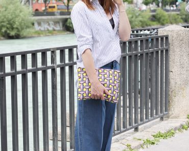 Denim-Culotte, Streifen-Hemd und Essentiel Clutch von Petera Denim-Culotte, Streifen-Hemd und Essentiel Clutch von Petera