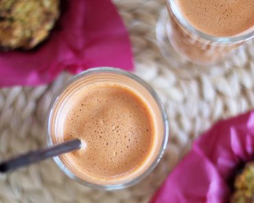 Entsafter von Braun und vegane Reste-Muffins mit Karotte, Apfel und Zucchini Entsafter von Braun und vegane Reste-Muffins mit Karotte, Apfel und Zucchini