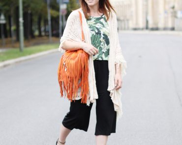 Fashion Week Berlin Outfit 1: schwarze Culotte, Schnürballerinas und Beuteltasche Fashion Week Berlin Outfit 1: schwarze Culotte, Schnürballerinas und Beuteltasche