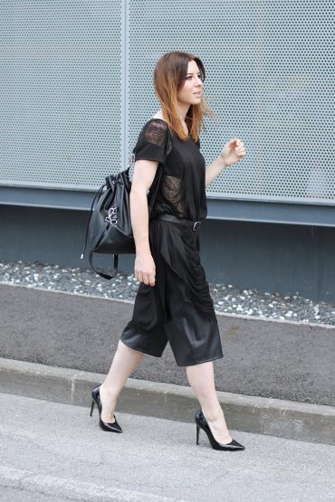 All Black Streetstyle in Innsbruck mit Culotte, Free People Shirt und Buffalo Pumps All Black Streetstyle in Innsbruck mit Culotte, Free People Shirt und Buffalo Pumps