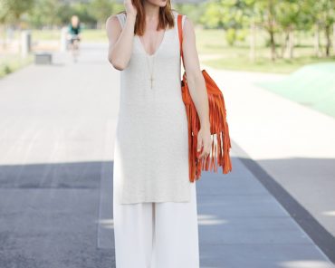 Fashion Week Outfit 2: weiße Palazzohose, Long-Shirt und Beuteltasche Fashion Week Outfit 2: weiße Palazzohose, Long-Shirt und Beuteltasche