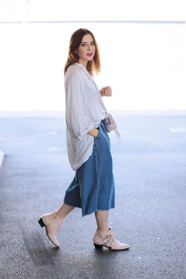 Streetstyle mit Denim Culotte, Chloé Susanna Boots und Sisley Bluse in Innsbruck Streetstyle mit Denim Culotte, Chloé Susanna Boots und Sisley Bluse in Innsbruck
