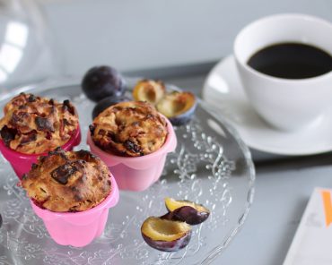 Eat Seasonal: vegane Muffins mit Apfel und Zwetschge Eat Seasonal: vegane Muffins mit Apfel und Zwetschge