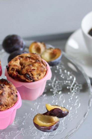 Eat Seasonal: vegane Muffins mit Apfel und Zwetschge Eat Seasonal: vegane Muffins mit Apfel und Zwetschge