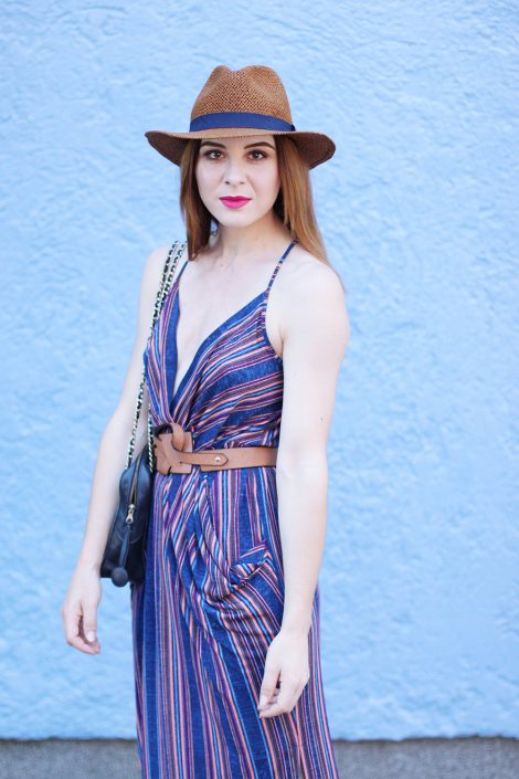 BCBGeneration Kleid mit Streifen, Leo High Heels und Strohhut von Zara BCBGeneration Kleid mit Streifen, Leo High Heels und Strohhut von Zara