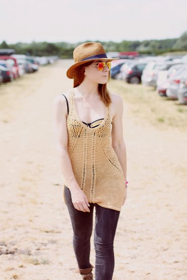 Boho Look mit Boots von Sorel und Häkelshirt am Utopia Island Festival Boho Look mit Boots von Sorel und Häkelshirt am Utopia Island Festival