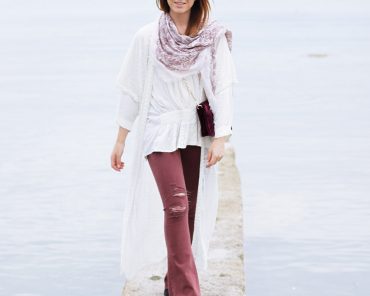 Folklore Outfit mit flared Jeans, Spitzen Kimono und Samttasche Folklore Outfit mit flared Jeans, Spitzen Kimono und Samttasche