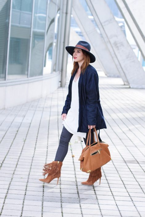 Outfit mit braunen Fransen Boots und braunem Shopper: Müssen Schuhe und Tasche farblich zusammenpassen? Outfit mit braunen Fransen Boots und braunem Shopper: Müssen Schuhe und Tasche farblich zusammenpassen?