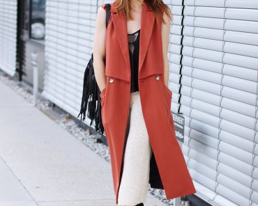 Ärmellosen Trenchcoat in Marsala von River Island mit einer Strick Culotte kombinieren Ärmellosen Trenchcoat in Marsala von River Island mit einer Strick Culotte kombinieren