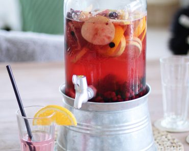 Erfrischendes Infused Water aus dem Getränkespender Erfrischendes Infused Water aus dem Getränkespender