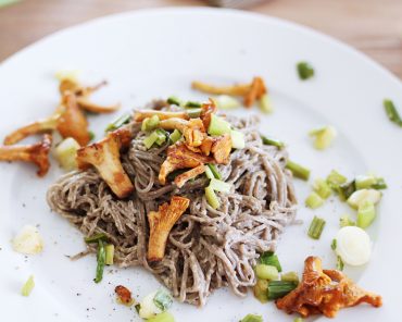 vegane Soba Nudeln mit Pfifferlinge vegane Soba Nudeln mit Pfifferlinge
