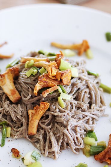 vegane Soba Nudeln mit Pfifferlinge vegane Soba Nudeln mit Pfifferlinge