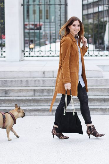 Wildledermantel Outfit mit Leo Boots und Lederhose in Innsbruck Wildledermantel Outfit mit Leo Boots und Lederhose in Innsbruck