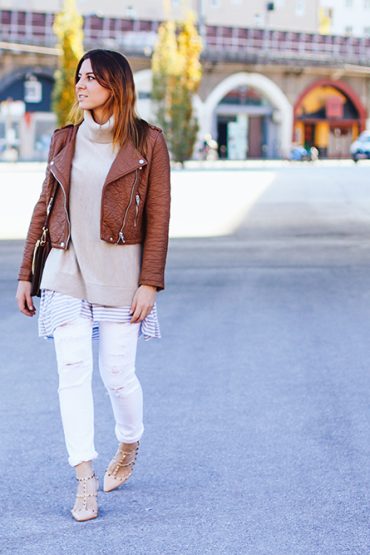 White Boyfriend Jeans, turtleneck jumper and Valentino Rockstuds White Boyfriend Jeans, turtleneck jumper and Valentino Rockstuds