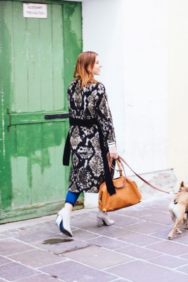 Lagenlook für kalte Tage: Outfit mit Rollkragen Pullover, Kleid und Long-Cardigan Lagenlook für kalte Tage: Outfit mit Rollkragen Pullover, Kleid und Long-Cardigan