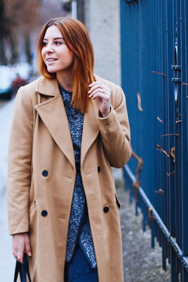 Camel Mantel kombinieren mit Biker Hose und Cardigan Camel Mantel kombinieren mit Biker Hose und Cardigan