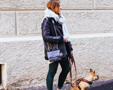 Winteroutfit mit Shearling Bikerjacke von Pepe Jeans und Guess Tasche Winteroutfit mit Shearling Bikerjacke von Pepe Jeans und Guess Tasche