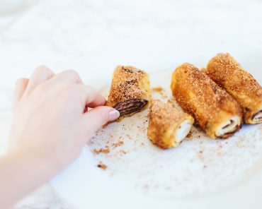 veganer French Toast: Röllchen mit Schokocreme veganer French Toast: Röllchen mit Schokocreme
