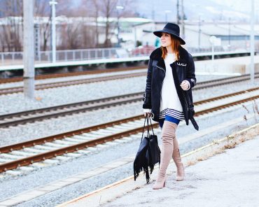 Layering: Oversize Pullover und beige Overknees Layering: Oversize Pullover und beige Overknees