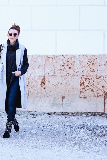 Winter Outfit mit Weste, Skinny Jeans und Chanel Jumbo XL Flap Bag Winter Outfit mit Weste, Skinny Jeans und Chanel Jumbo XL Flap Bag