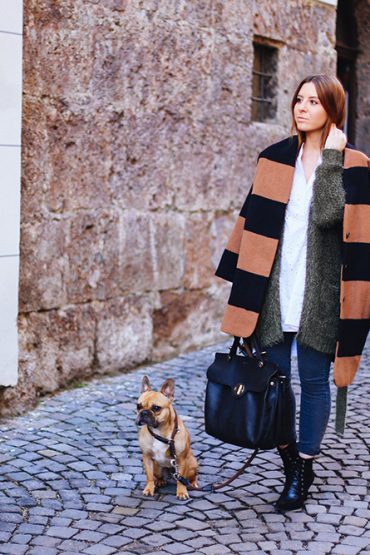 Valentinstag Outfit – Tagesoutfit mit Skinny Jeans, Oversize Bluse und Schnürstiefeletten Valentinstag Outfit – Tagesoutfit mit Skinny Jeans, Oversize Bluse und Schnürstiefeletten