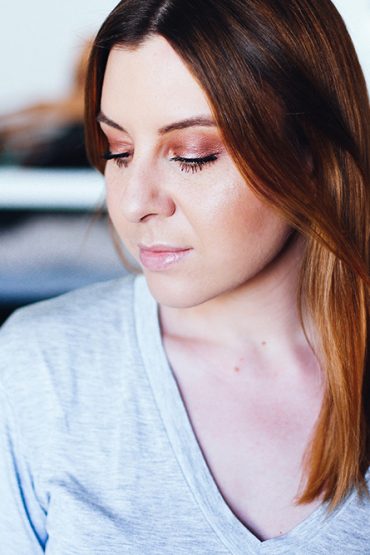 Einfaches Schmink-Tutorial mit High-End Make-up Produkten Einfaches Schmink-Tutorial mit High-End Make-up Produkten