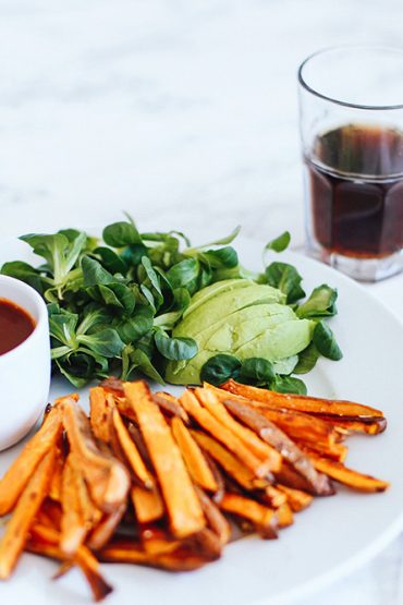 Süßkartoffel Pommes mit Coca-Cola BBQ Sauce Süßkartoffel Pommes mit Coca-Cola BBQ Sauce