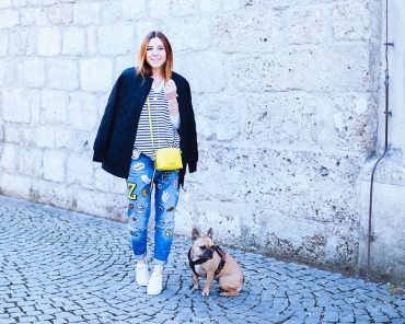 Jeans mit Patches von Zoe Karssen und Bomberjacke von Iriedaily Jeans mit Patches von Zoe Karssen und Bomberjacke von Iriedaily