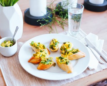 Schneller Snack für zwischendurch: Vegane Spargel Bruschetta Schneller Snack für zwischendurch: Vegane Spargel Bruschetta