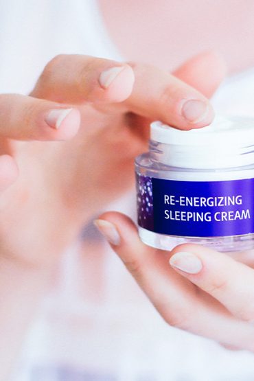 Schönheitsschlaf meets Re-Energizing Sleeping Cream von lavera Schönheitsschlaf meets Re-Energizing Sleeping Cream von lavera