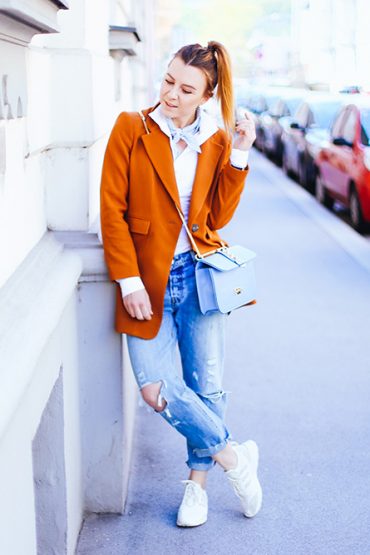 Sporty Casual mit Levis 501 CT Jeans, Adidas Sneaker und weißem Body Sporty Casual mit Levis 501 CT Jeans, Adidas Sneaker und weißem Body