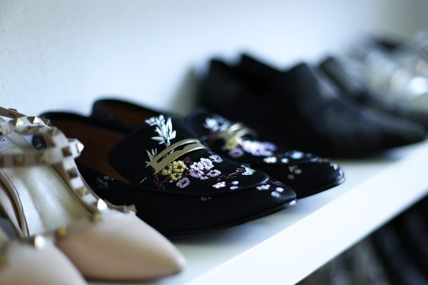 Ankleidezimmer dekorieren mit Textilien, Möbeln und Blumen!