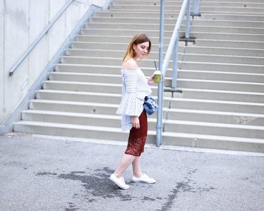 Midirock mit Spitze zu Sneakers und Off Shoulder Bluse Midirock mit Spitze zu Sneakers und Off Shoulder Bluse