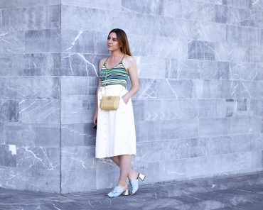 Midirock Sommer Outfit mit Mules und bunten Streifen Midirock Sommer Outfit mit Mules und bunten Streifen