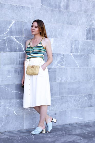 Midirock Sommer Outfit mit Mules und bunten Streifen Midirock Sommer Outfit mit Mules und bunten Streifen