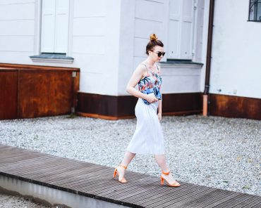 1 Summer Dress, 3 Trends: Palmleaf print, Pleats and Metallic 1 Summer Dress, 3 Trends: Palmleaf print, Pleats and Metallic