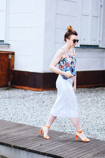 1 Sommerkleid, 3 Trends: Palmenprint, Plisseé und Metallic 1 Sommerkleid, 3 Trends: Palmenprint, Plisseé und Metallic