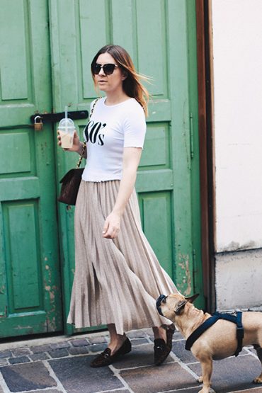 Plisseé Rock, 80s Shirt und Leo Loafer Plisseé Rock, 80s Shirt und Leo Loafer