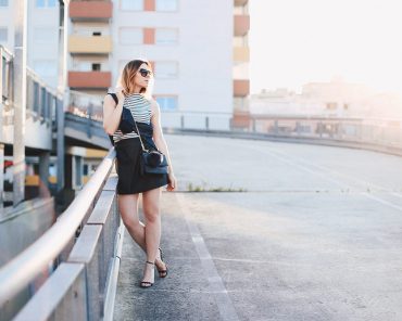 Lederrock, Streifen-Shirt und Stella Is My Mother Pullover Lederrock, Streifen-Shirt und Stella Is My Mother Pullover