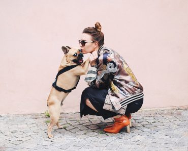 Herbst-Outfit mit Glockenärmel, Bomberjacke und Culotte Herbst-Outfit mit Glockenärmel, Bomberjacke und Culotte