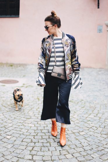 Herbst-Outfit mit Glockenärmel, Bomberjacke und Culotte Herbst-Outfit mit Glockenärmel, Bomberjacke und Culotte