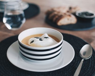 2 leckere Milchschaum-Rezepte: Süß und Pikant! 2 leckere Milchschaum-Rezepte: Süß und Pikant!