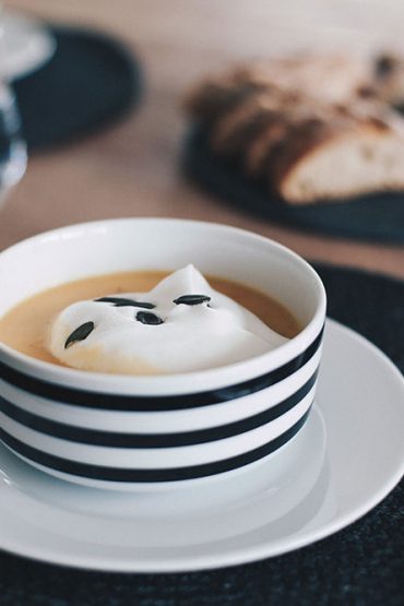 2 leckere Milchschaum-Rezepte: Süß und Pikant! 2 leckere Milchschaum-Rezepte: Süß und Pikant!