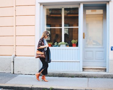 Samt-Kimono mit Blumenprint und Satin-Culotte Samt-Kimono mit Blumenprint und Satin-Culotte