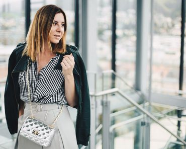 Karohemd stylen: Mit Wickel-Midirock und Lederjacke! Karohemd stylen: Mit Wickel-Midirock und Lederjacke!