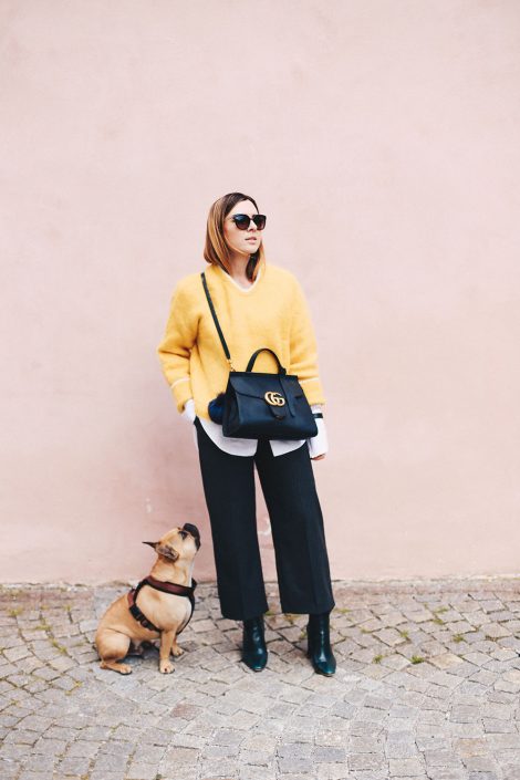 Business-Outfit mit GG Marmont Tasche und Mohair Pullover Business-Outfit mit GG Marmont Tasche und Mohair Pullover