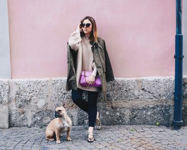 Herbstoutfit mit Parka, schwarzer Skinny Jeans und Oversize-Pullover Herbstoutfit mit Parka, schwarzer Skinny Jeans und Oversize-Pullover