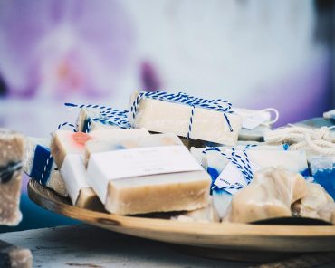 Der Beauty-Gift-Guide mit den schönsten Weihnachtsgeschenken unter 50 Euro! Der Beauty-Gift-Guide mit den schönsten Weihnachtsgeschenken unter 50 Euro!