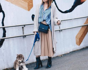 beiger Midi-Lederrock von & other stories, Karohemd und Strick beiger Midi-Lederrock von & other stories, Karohemd und Strick