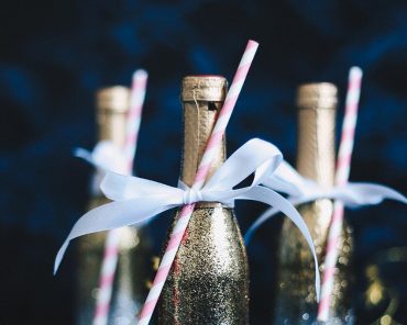 Last Minute DIY-Idee für Silvester: Glitter Champagne Bottles Last Minute DIY-Idee für Silvester: Glitter Champagne Bottles